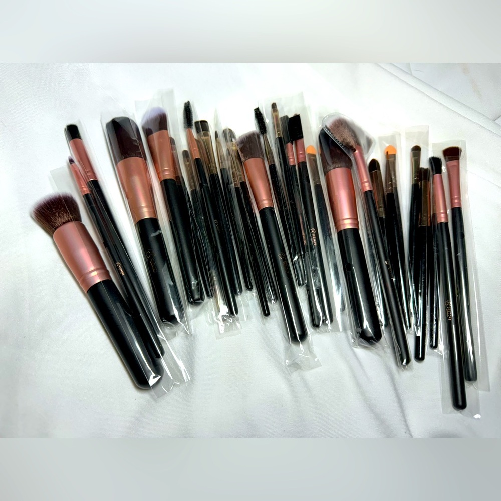 Brand new Bestope makeup brushes- total of 30 brushes